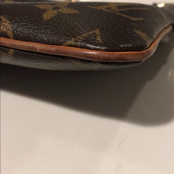 Discontinued Louis Vuitton Monogram Milla Pochette - Picture 7 of 16
